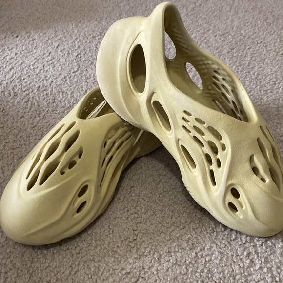 Yeezy Foam Runners Men’s Size 11 EUC - Picture 2 of 2